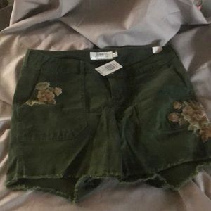 Torrid olive green shorts sz 14 NWT